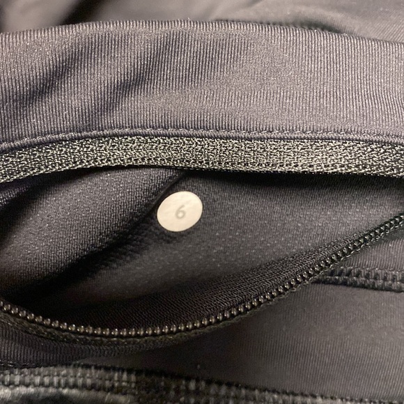 Lululemon Inspire Crop Luxtreme Snakeskin Printed Leggings 6 - Picture 9 of 12